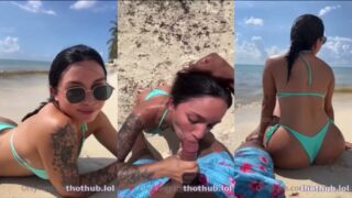 Karol Rosado Mamando Guevo en la Playa