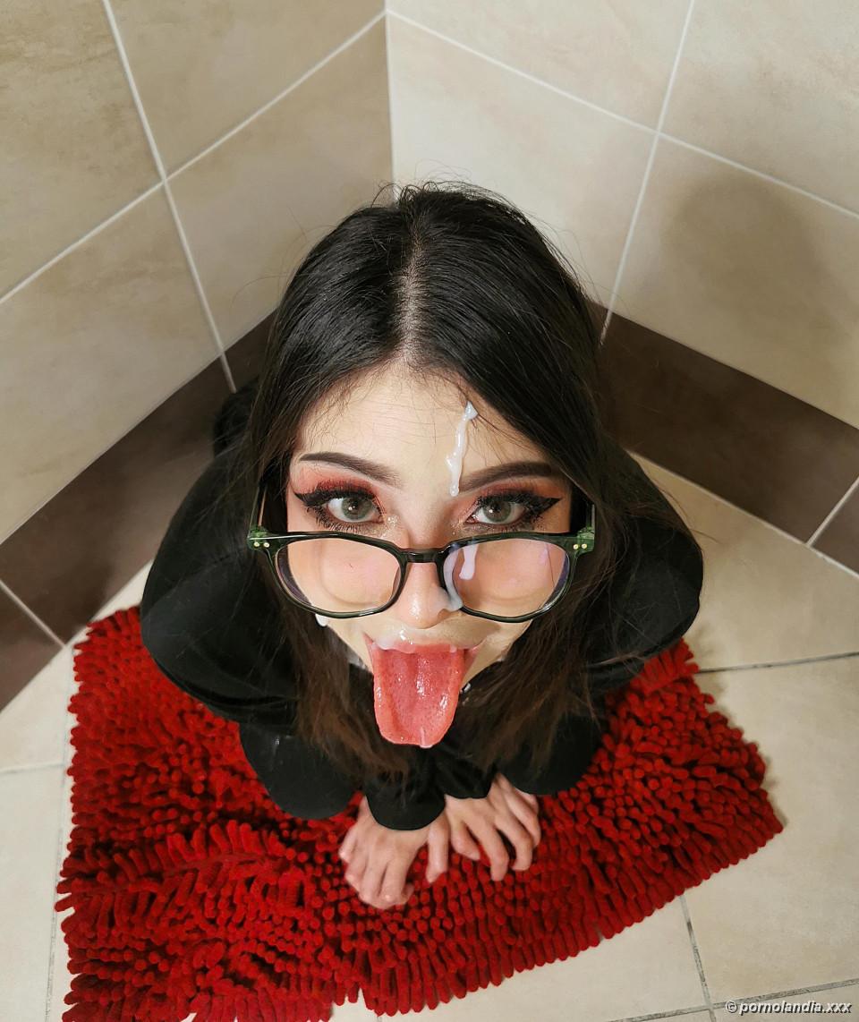 Japonese Naked Loves Cumshot en la cara - Foto 240100