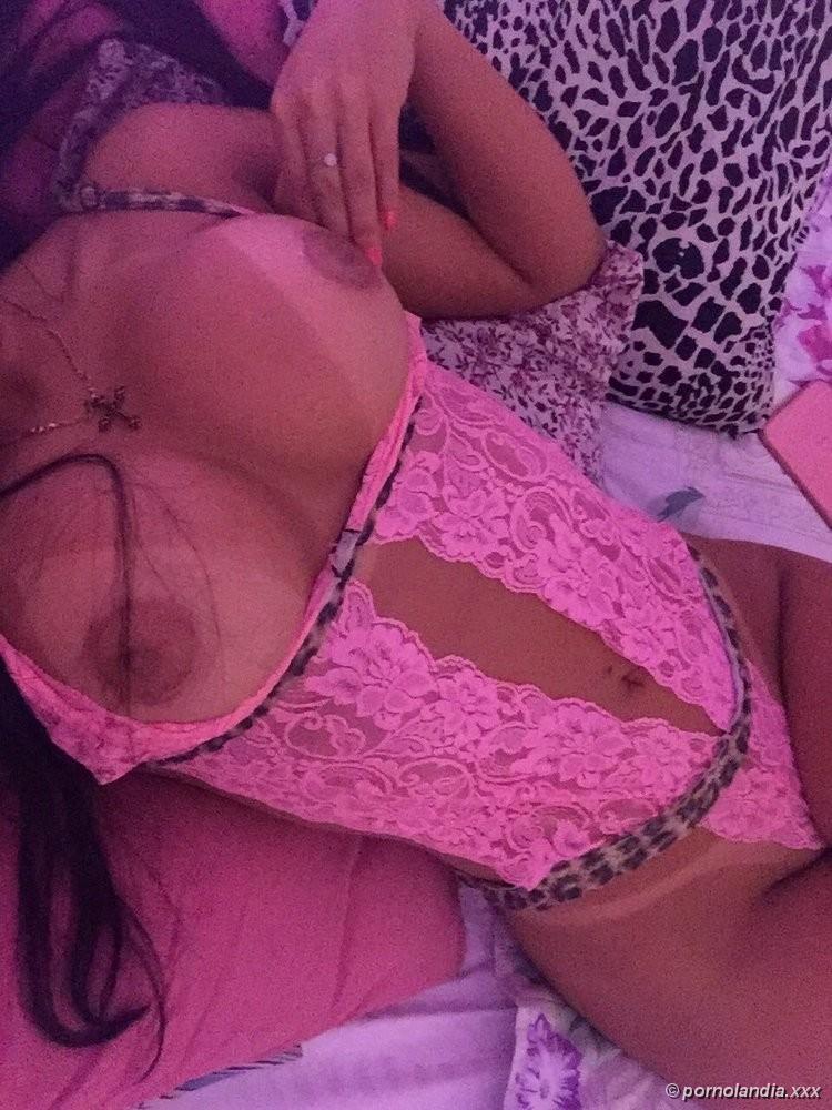 Nick Rosa cayó en la red desnuda mostrando coño - Foto 173970