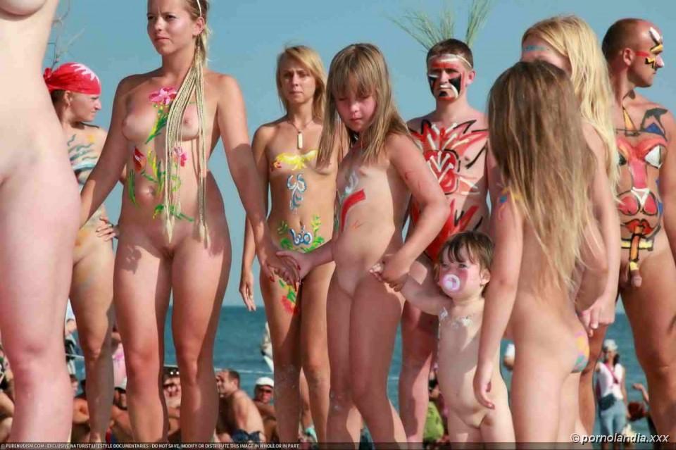 Adolescente desnudo - foto 147100