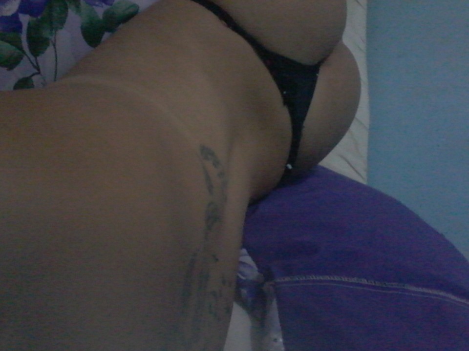 La joven morena tomó fotos desnudas y perdió su teléfono celular - Foto 3129