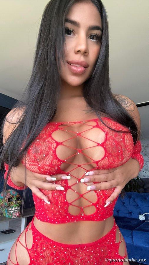 Fotos de la mujer morena desnuda que muestra el cuerpo - Foto 247477