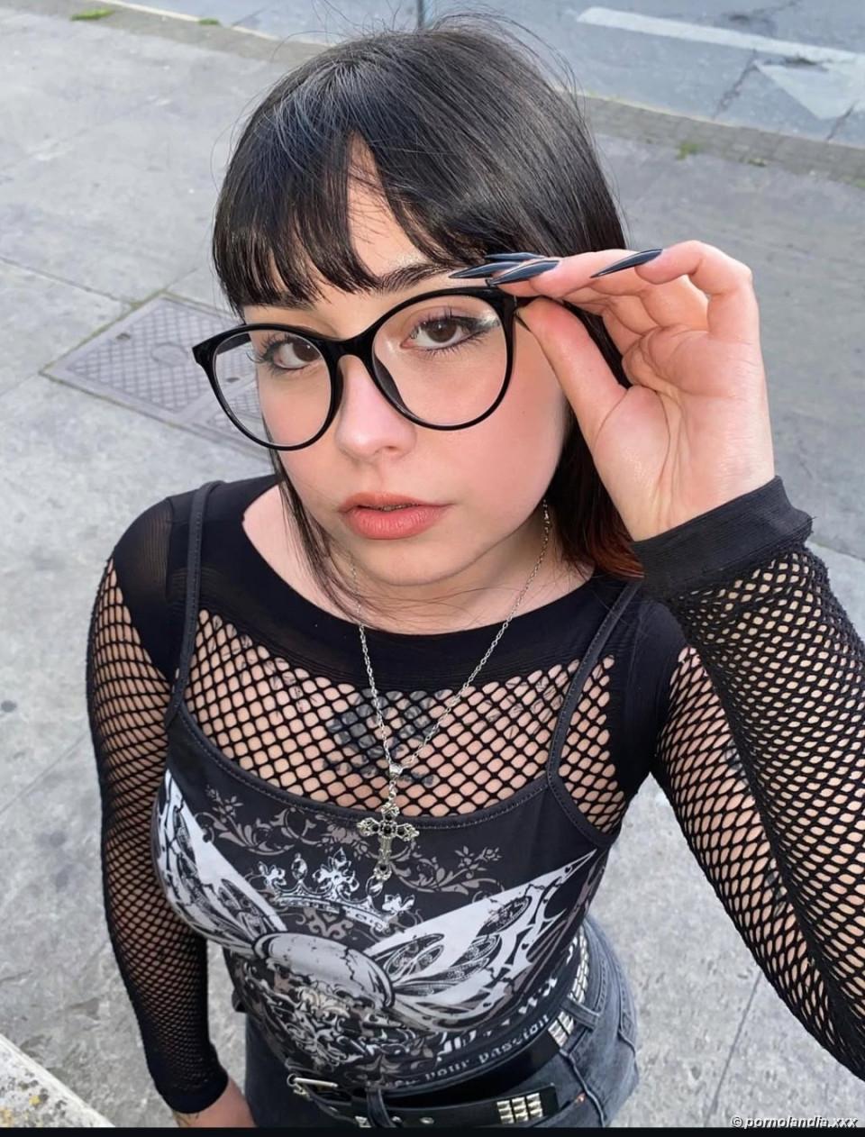 Gótico gótico desnudo que muestra cuerpo natural - foto 247643