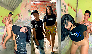 La perra de Tifanny Lee singando en una casa abandonada