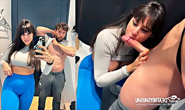 La española Pamsnusnu en una tienda de ropa mamando guebo