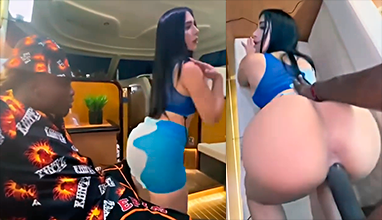 Valerie Kay singando con el guebo enorme de Louie Smalls