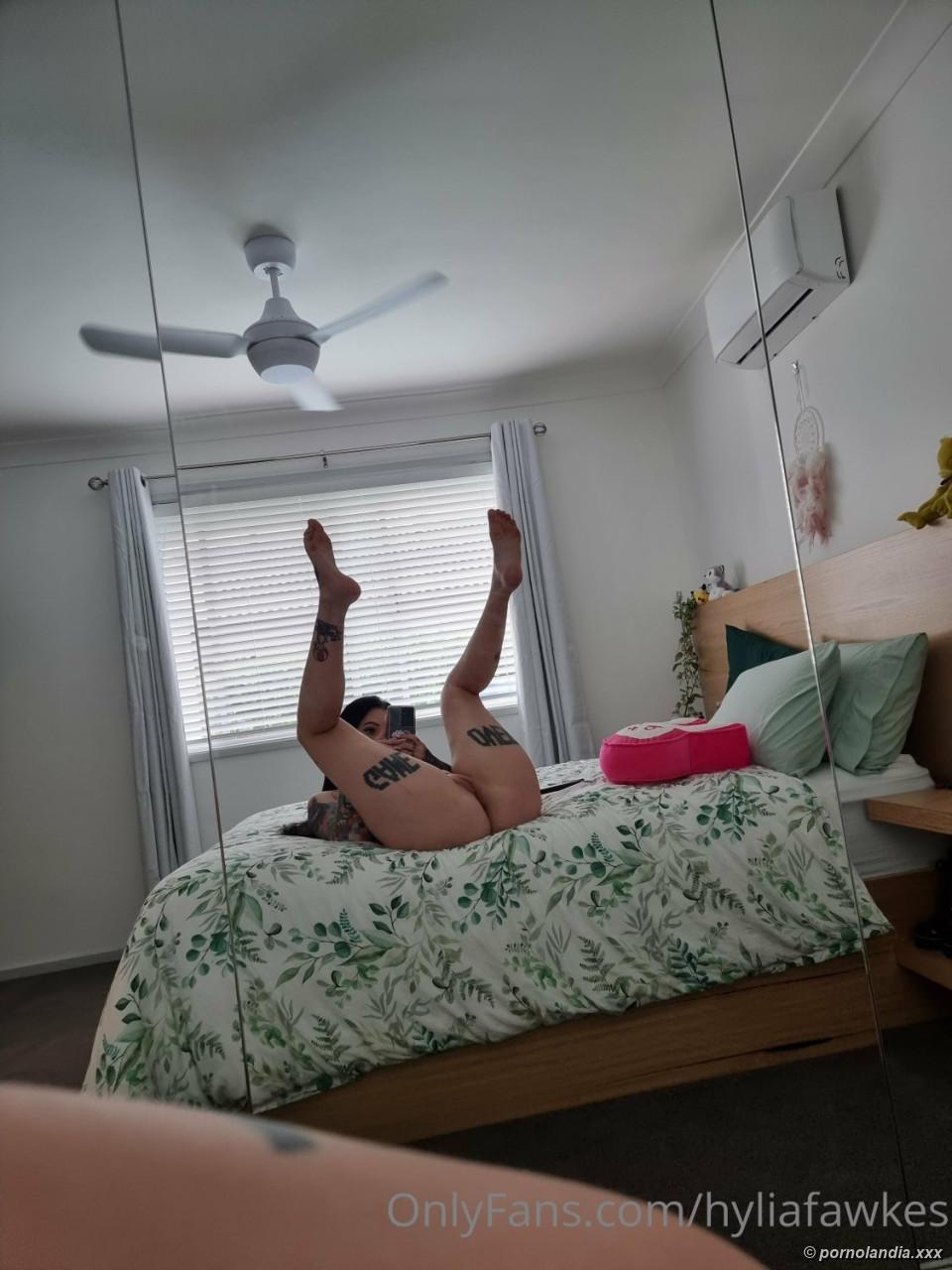 Porno tatuada mostrando su cuerpo desnudo - Foto 250467