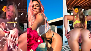 Karol G en cuatro mostrando su lindo toto rosa sacándose la orina